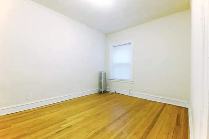 1335 W Touhy Ave unit 1N - Chicago, IL 60626 | ApartmentGuide.com
