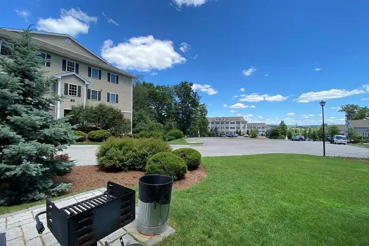 Redstone Apartments - Manchester, NH 03104 | ApartmentGuide.com