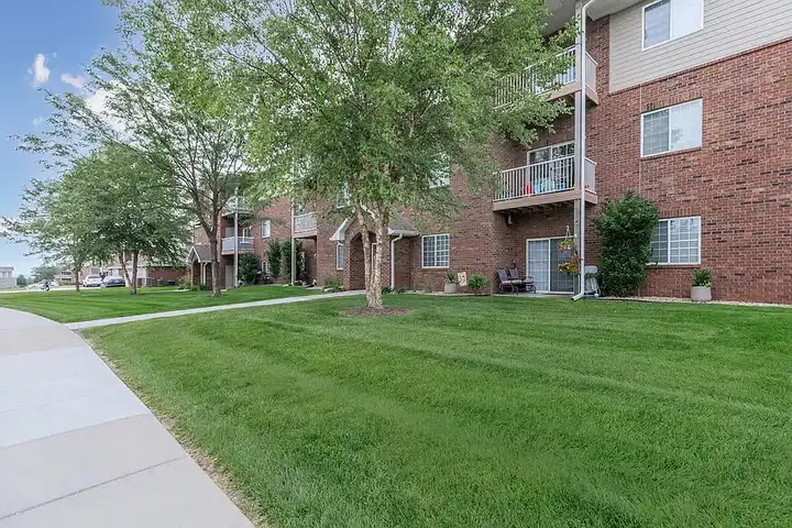 Springhill Ridge Apartments - Omaha, NE 68136 | ApartmentGuide.com