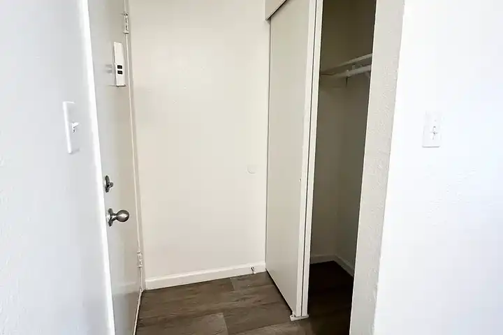 Sunset Ridge Apartments - University Place, WA 98467 | ApartmentGuide.com