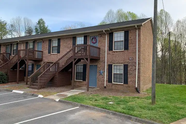 Linville Ridge Apartments - Winston-Salem, NC 27101 | ApartmentGuide.com