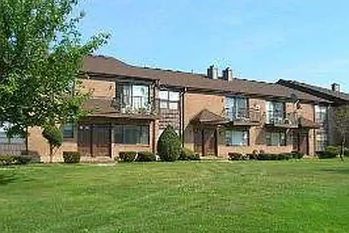 Brooklawn Gardens Parlin Apartments - Parlin, NJ 08859 | ApartmentGuide.com