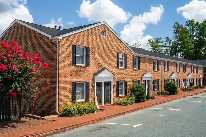 Blue Ridge Crossing Apartments & Townhomes - Charlottesville, VA 22901 ...