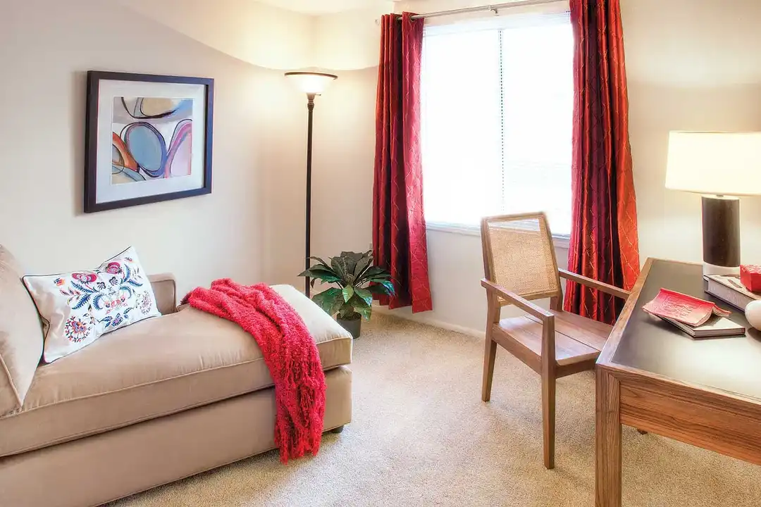 Hummingbird Pointe & The Gardens - Parma, OH 44129 | ApartmentGuide.com