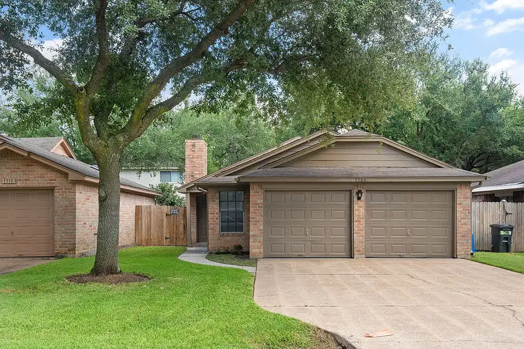 Blue Bell Village - Houston, TX 77038 | ApartmentGuide.com