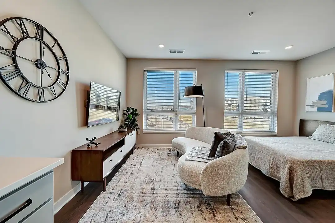 Midpoint West at GVX - Columbus, OH 43215 | ApartmentGuide.com