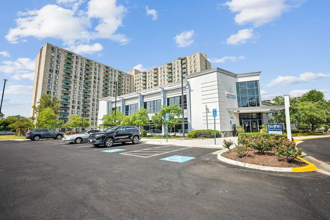 Riverside Apartments - Alexandria, VA 22303 | ApartmentGuide.com