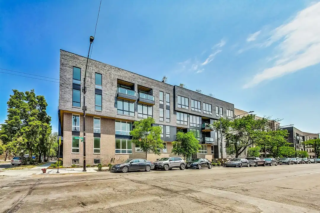 Low-Line Commons - Chicago, IL 60657 | ApartmentGuide.com