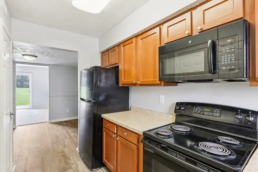 Castleton Manor Apartments - Indianapolis, IN 46220 | ApartmentGuide.com