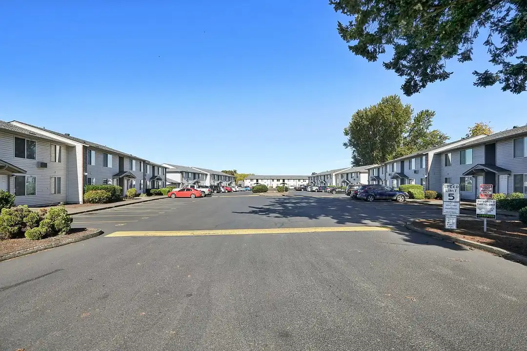 Cedar Court Apartments - Salem, OR 97305 | ApartmentGuide.com