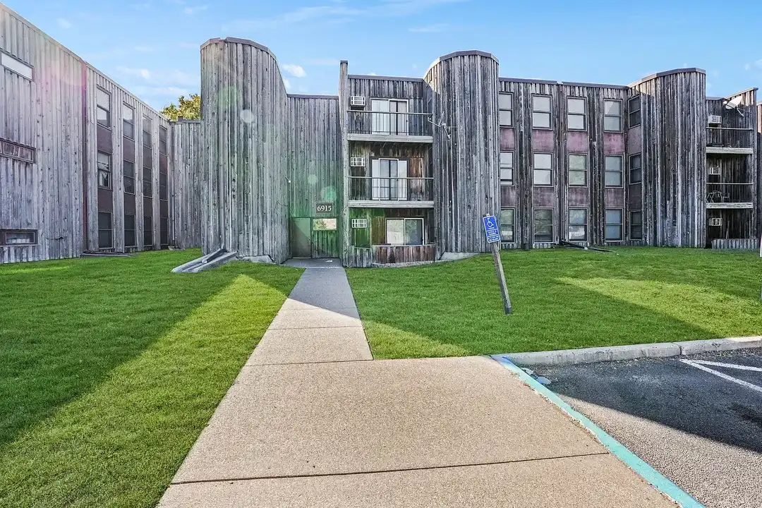 Lynwood Pointe - Brooklyn Center, MN 55430 | ApartmentGuide.com