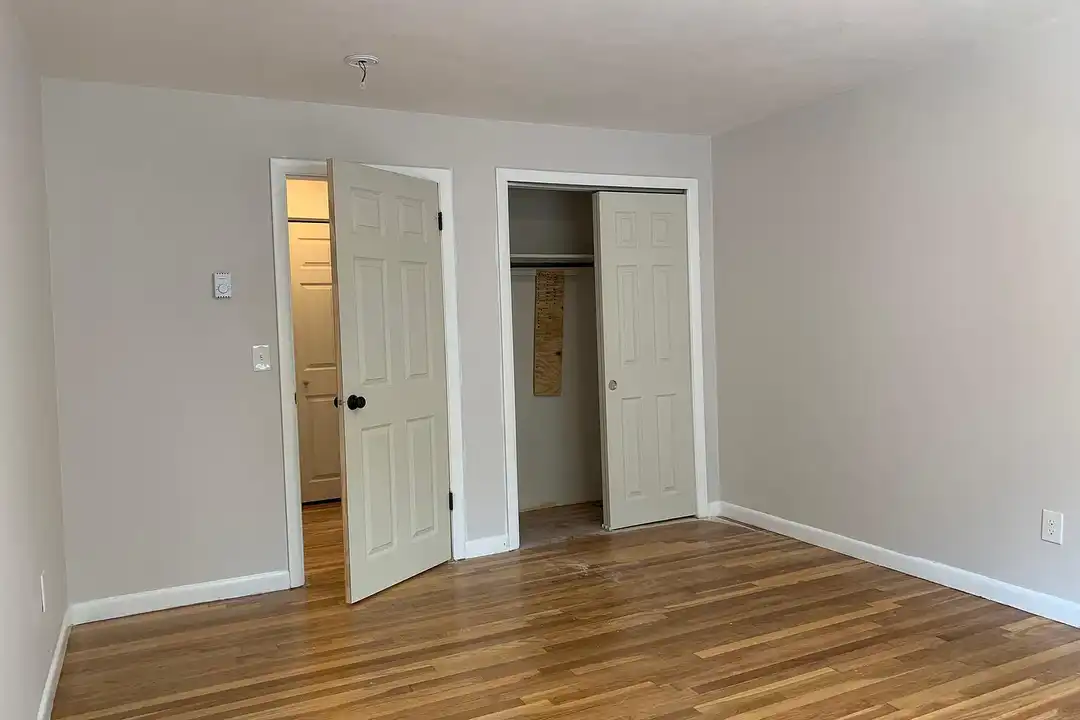 Reed Street Apartments - Randolph, MA 02368 | ApartmentGuide.com