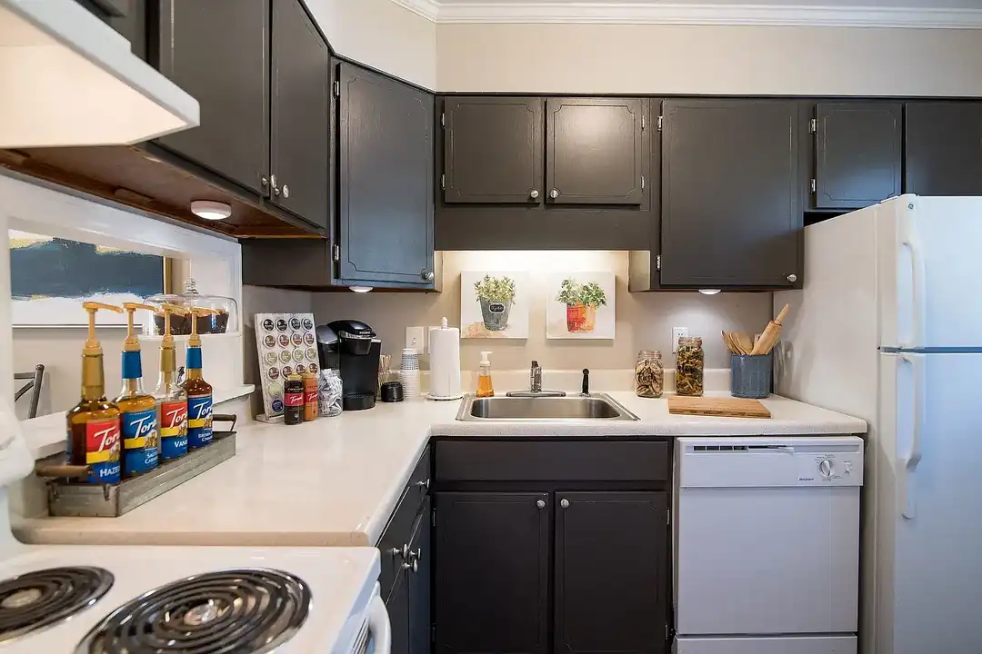 Four Seasons - Greensboro, NC 27407 | ApartmentGuide.com
