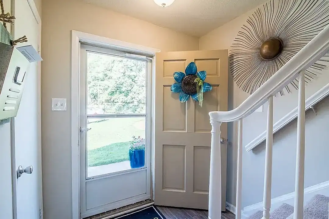 Four Seasons - Greensboro, NC 27407 | ApartmentGuide.com