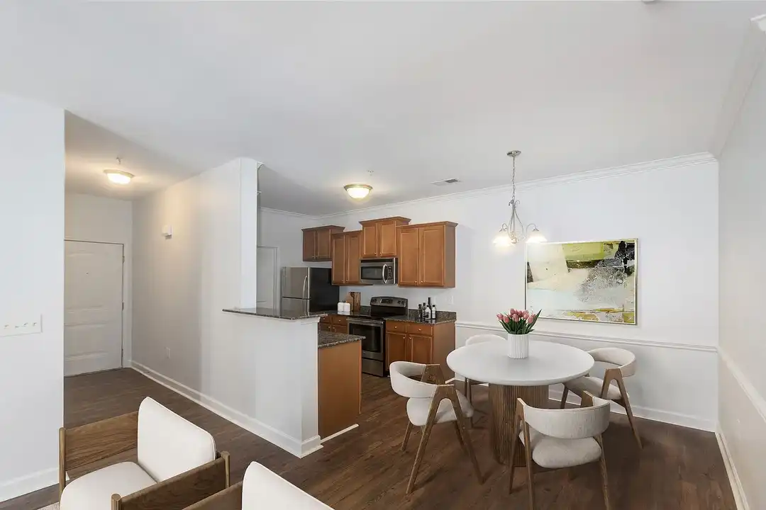 Picture of Crystal Lake Luxury Apartments - Fayetteville, NC 28311 ...