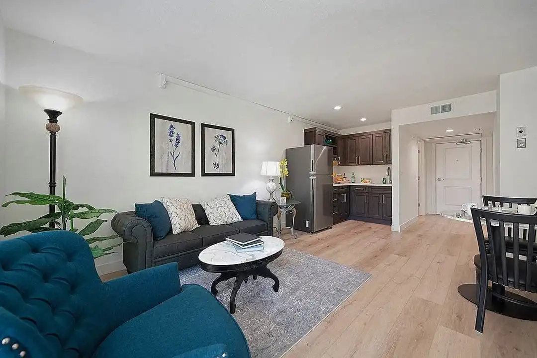 The Crest at Citrus Heights - Citrus Heights, CA 95621 | ApartmentGuide.com