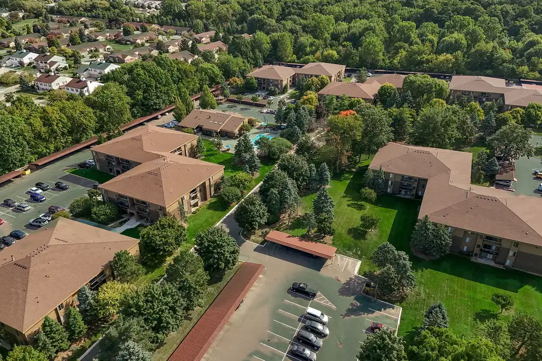 Lakeside Village Apartments - Clinton Township, MI 48038 ...