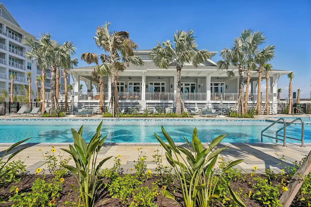 MAA Breakwater - Tampa, FL 33611 | ApartmentGuide.com