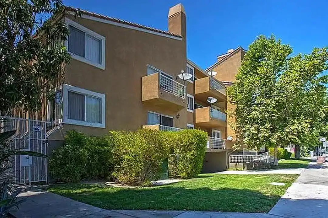 Paramount Villas Aparments - Paramount, CA 90723 | ApartmentGuide.com