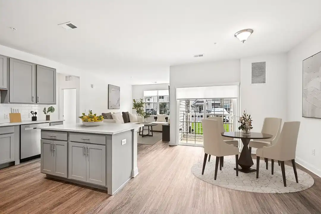 Luxury Green Apartments With Wine Storage And Pool photo