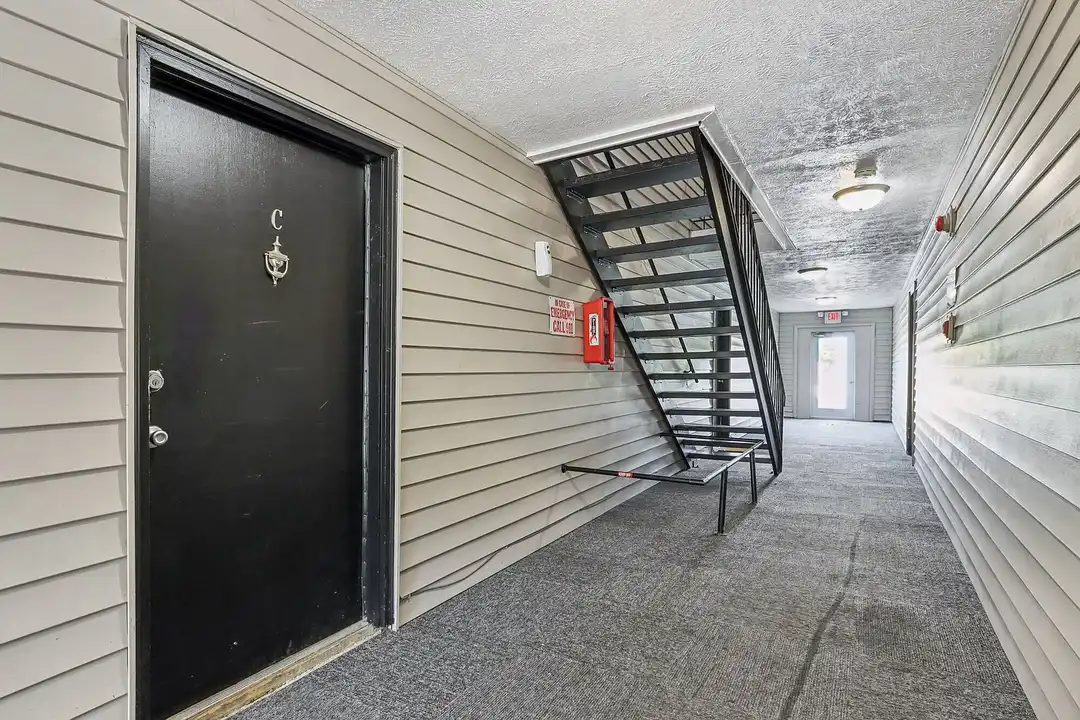 Castleton Manor Apartments - Indianapolis, IN 46220 | ApartmentGuide.com