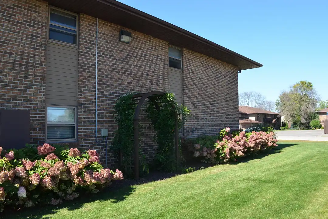 Applegate Apartments - Appleton, WI 54914 | ApartmentGuide.com