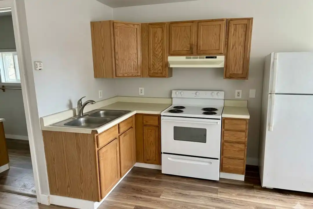 5385 Florence Carlton Loop unit E - Florence, MT 59833 | ApartmentGuide.com