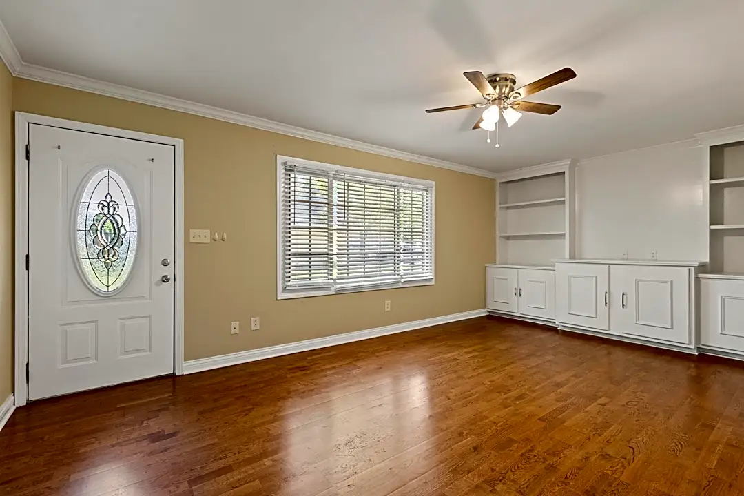 THE APARTNENT ラグマット　stabridge Sterling Court Apartments - Los Angeles, CA